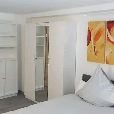 Apartmenthaus Monti アパート
